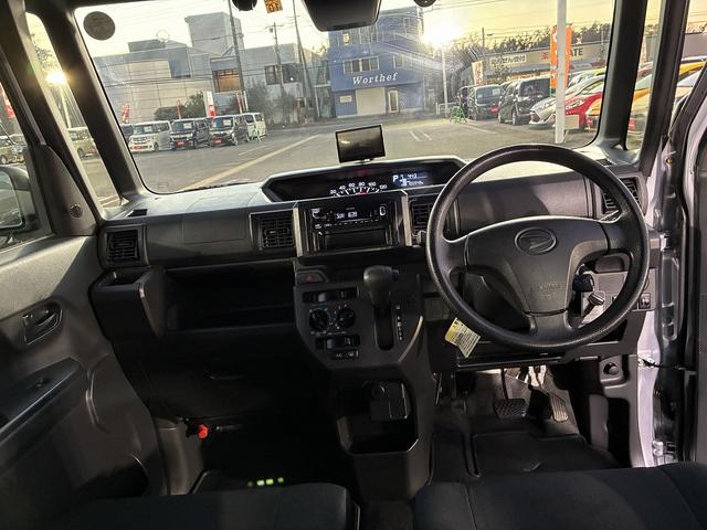 ハイゼットキャディー D SAIII 衝突軽減 CD アイドリングストップ キーレス オートハイビーム 前席パワーウィンドウ エアコン 助手席エアバック 運転席エアバック 2人乗り スマートアシスト3 シルバー(3枚目)