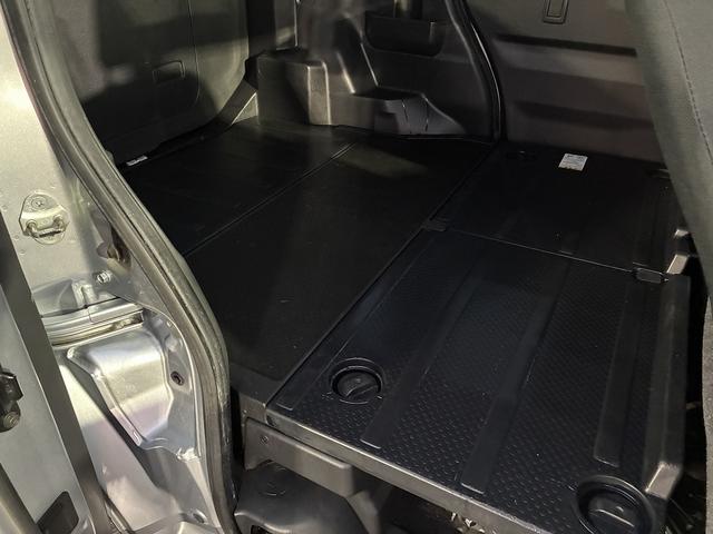 ハイゼットキャディー D SAIII 衝突軽減 CD アイドリングストップ キーレス オートハイビーム 前席パワーウィンドウ エアコン 助手席エアバック 運転席エアバック 2人乗り スマートアシスト3 シルバー(18枚目)