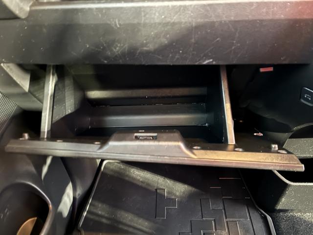 ハイゼットキャディー D SAIII 衝突軽減 CD アイドリングストップ キーレス オートハイビーム 前席パワーウィンドウ エアコン 助手席エアバック 運転席エアバック 2人乗り スマートアシスト3 シルバー(32枚目)