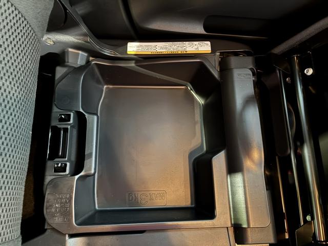 ハイゼットキャディー D SAIII 衝突軽減 CD アイドリングストップ キーレス オートハイビーム 前席パワーウィンドウ エアコン 助手席エアバック 運転席エアバック 2人乗り スマートアシスト3 シルバー(39枚目)