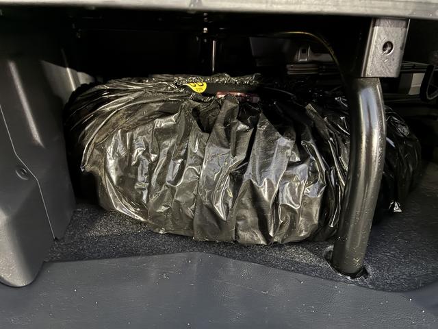 ハイゼットキャディー D SAIII 衝突軽減 CD アイドリングストップ キーレス オートハイビーム 前席パワーウィンドウ エアコン 助手席エアバック 運転席エアバック 2人乗り スマートアシスト3 シルバー(42枚目)