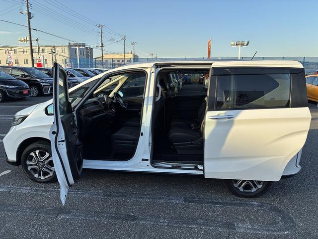 フリードハイブリッド ハイブリッド・クロスターホンダセンシング SDナビゲーションシステム フルセグテレビ BLUETOOTH バックカメラ スマートキー プッシュスタート ETC クルーズコントロール 前席シートヒーター 両側電動スライドドア LEDヘッドライト(13枚目)