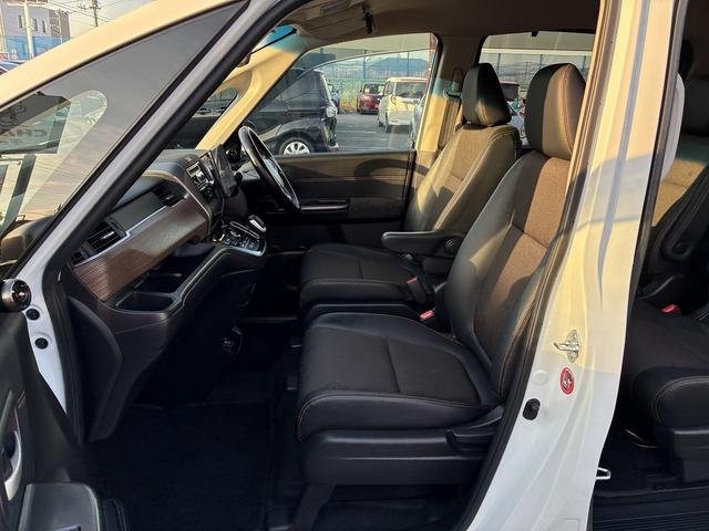 フリードハイブリッド ハイブリッド・クロスターホンダセンシング SDナビゲーションシステム フルセグテレビ BLUETOOTH バックカメラ スマートキー プッシュスタート ETC クルーズコントロール 前席シートヒーター 両側電動スライドドア LEDヘッドライト(14枚目)