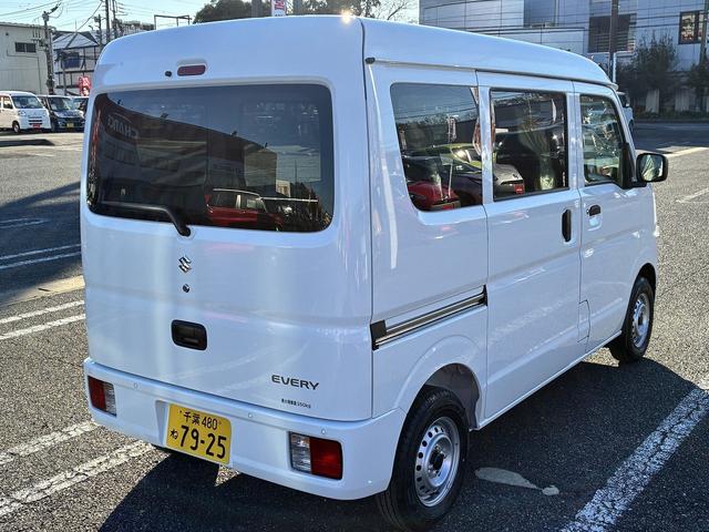 エブリイ PAリミテッド ラジオデッキ 前席パワーウィンドウ エアコン キーレスエントリーキーシステム コーナーセンサー レーダーブレーキサポート アイドリングストップ 助手席側エアーバック USB 運転席エアーバック(9枚目)