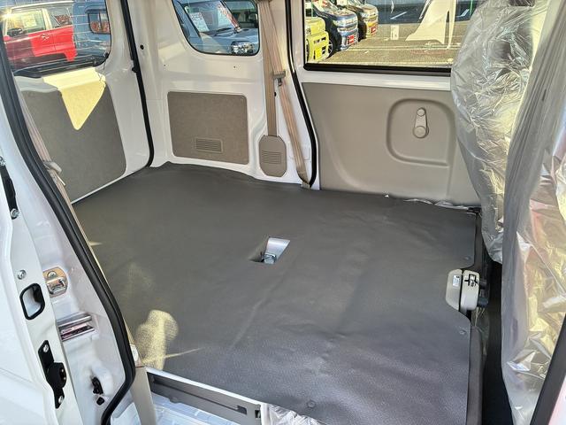 エブリイ PAリミテッド ラジオデッキ 前席パワーウィンドウ エアコン キーレスエントリーキーシステム コーナーセンサー レーダーブレーキサポート アイドリングストップ 助手席側エアーバック USB 運転席エアーバック(17枚目)