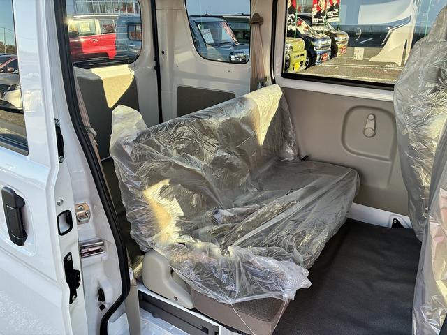 エブリイ PAリミテッド ラジオデッキ 前席パワーウィンドウ エアコン キーレスエントリーキーシステム コーナーセンサー レーダーブレーキサポート アイドリングストップ 助手席側エアーバック USB 運転席エアーバック(18枚目)