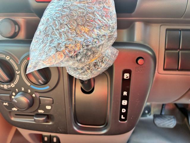 エブリイ PAリミテッド ラジオデッキ 前席パワーウィンドウ エアコン キーレスエントリーキーシステム コーナーセンサー レーダーブレーキサポート アイドリングストップ 助手席側エアーバック USB 運転席エアーバック(27枚目)