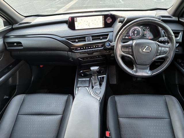 UX UX250h バージョンC 純正ナビ 衝突軽減 レーンキープアシスト フルセグTV CD DVD Bluetooth接続 バックカメラ ETC クルーズコントロール シートヒーター LED パワーシート ハンドルヒーター(3枚目)