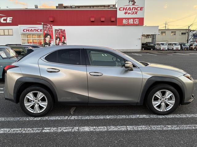 UX UX250h バージョンC 純正ナビ 衝突軽減 レーンキープアシスト フルセグTV CD DVD Bluetooth接続 バックカメラ ETC クルーズコントロール シートヒーター LED パワーシート ハンドルヒーター(8枚目)