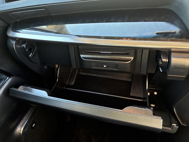 アルファード ２．５Ｓ　Ｃパッケージ　ＳＤナビゲーションシステム　フルセグテレビ　ＣＤ　ＤＶＤ　ＢＬＵＥＴＯＯＴＨ　ＵＳＢ　バックカメラ　全方位カメラ　スマートキー　プッシュスタート　ＥＴＣ　コーナーセンサー　両側電動スライドドア　ステリ（29枚目）