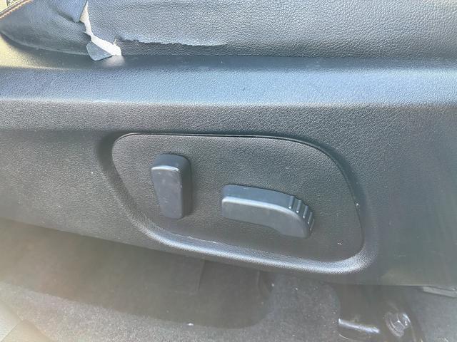 ☆店舗入り口☆　　　　店舗入り口は、表通り沿いに、１か所の出入り口が有ります！看板が目印です！