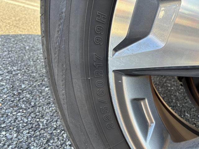 ☆在庫管理も☆　　　　毎朝必ず展示車を一台一台ワックスで拭き上げを行っています。営業スタッフを含め、自社スタッフが自分達の手で、愛情込めて管理しています。だからこそ自信を持ってお勧めできます！！