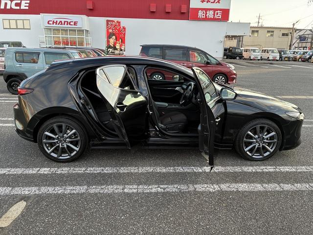 MAZDA3ファストバック XDプロアクティブ W/サイド/カーテンエアバック ブラインドスポットモニター 純正ナビ フルセグ Bluetooth バック/サイド/フロントカメラ アイドリングストップ MTモード クルーズコントロール オートライト(17枚目)