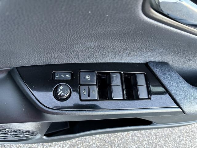 プリウス S SDナビゲーションシステム レーダーブレーキサポート レーンキープアシスト CD DVD バックカメラ スマートキー プッシュスタート ETC クルーズコントロール 電動格納ドアミラー LEDヘッドラ(45枚目)