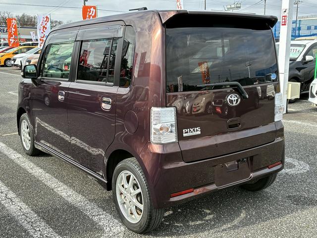 ピクシススペース カスタム　Ｇ　ＳＤナビ　ワンセグＴＶ　ＣＤ／ＤＶＤ　バックカメラ　オートエアコン　ＨＩＤ　電動格納ミラー　ＥＴＣ　アイドリングストップ　ドライブレコーダー　フルフラット　スマートキー　衝突安全ボディ　盗難防止（11枚目）