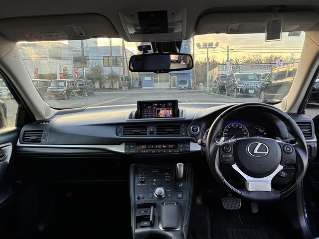 ＣＴ ＣＴ２００ｈ　バージョンＣ　メモリーナビ　フルセグＴＶ　ＣＤ／ＤＶＤ　Ｂｌｕｅｔｏｏｔｈ　バックカメラ　クルーズコントロール　シートヒーター　電動格納ミラー　オートライト　パワーシート　純正アルミホイール１７インチ　スマートキー（3枚目）