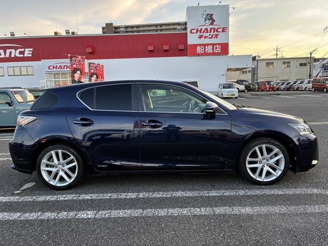 ＣＴ ＣＴ２００ｈ　バージョンＣ　メモリーナビ　フルセグＴＶ　ＣＤ／ＤＶＤ　Ｂｌｕｅｔｏｏｔｈ　バックカメラ　クルーズコントロール　シートヒーター　電動格納ミラー　オートライト　パワーシート　純正アルミホイール１７インチ　スマートキー（8枚目）