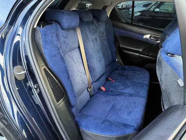 ＣＴ ＣＴ２００ｈ　バージョンＣ　メモリーナビ　フルセグＴＶ　ＣＤ／ＤＶＤ　Ｂｌｕｅｔｏｏｔｈ　バックカメラ　クルーズコントロール　シートヒーター　電動格納ミラー　オートライト　パワーシート　純正アルミホイール１７インチ　スマートキー（22枚目）