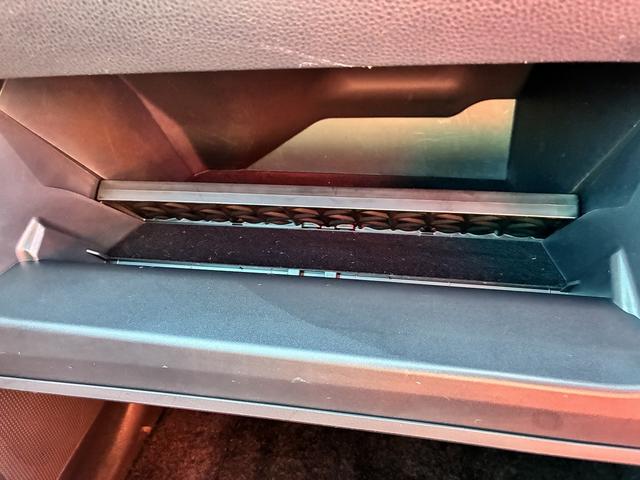 クラウンクロスオーバー Gアドバンスド・レザーパッケージ ディスプレイオーディオ フルセグテレビ BLUETOOTH USB バックカメラ サイドカメラ スマートキー シートクーラー シートヒーター クルーズコントロール 電動格納ドアミラー LEDヘッドライ(42枚目)