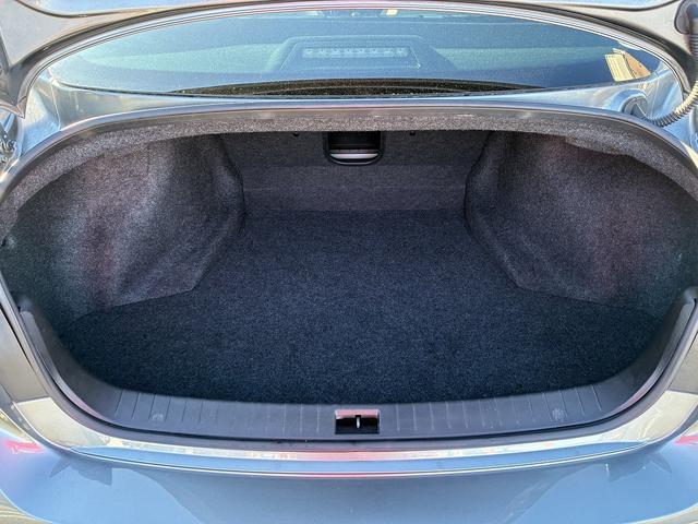 スカイライン ＧＴ　タイプＰ　ＳＤナビゲーションシステム　フルセグテレビ　ＣＤ　ＵＳＢ　スマートキー　プッシュスタート　ＥＴＣ　クルーズコントロール　前席シートヒーター　運転席パワーシート　電動格納ドアミラー　ＬＥＤヘッドライト（16枚目）