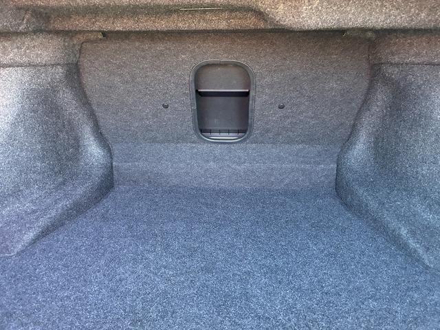 スカイライン ＧＴ　タイプＰ　ＳＤナビゲーションシステム　フルセグテレビ　ＣＤ　ＵＳＢ　スマートキー　プッシュスタート　ＥＴＣ　クルーズコントロール　前席シートヒーター　運転席パワーシート　電動格納ドアミラー　ＬＥＤヘッドライト（17枚目）