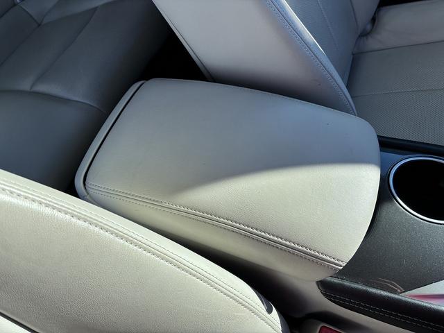 スカイライン ＧＴ　タイプＰ　ＳＤナビゲーションシステム　フルセグテレビ　ＣＤ　ＵＳＢ　スマートキー　プッシュスタート　ＥＴＣ　クルーズコントロール　前席シートヒーター　運転席パワーシート　電動格納ドアミラー　ＬＥＤヘッドライト（25枚目）
