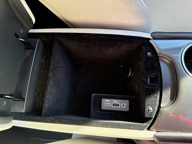 スカイライン ＧＴ　タイプＰ　ＳＤナビゲーションシステム　フルセグテレビ　ＣＤ　ＵＳＢ　スマートキー　プッシュスタート　ＥＴＣ　クルーズコントロール　前席シートヒーター　運転席パワーシート　電動格納ドアミラー　ＬＥＤヘッドライト（26枚目）