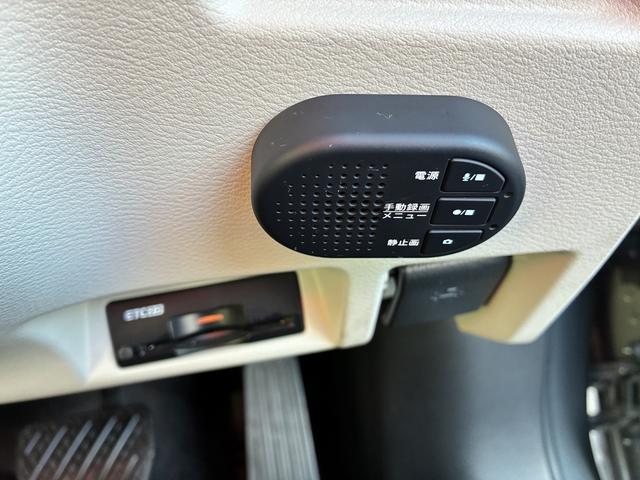 スカイライン ＧＴ　タイプＰ　ＳＤナビゲーションシステム　フルセグテレビ　ＣＤ　ＵＳＢ　スマートキー　プッシュスタート　ＥＴＣ　クルーズコントロール　前席シートヒーター　運転席パワーシート　電動格納ドアミラー　ＬＥＤヘッドライト（43枚目）