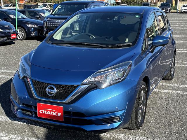 ノート ｅ－パワー　Ｘ　ＳＤナビゲーションシステム　フルセグテレビ　ＣＤ　ＤＶＤ　ＢＬＵＥＴＯＯＴＨ　バックカメラ　アラウンドビューモニター　デジタルインナーミラー　スマートキー　プッシュスタート　コーナーセンサー　電格ミラ（5枚目）