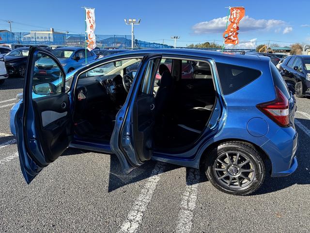 ノート ｅ－パワー　Ｘ　ＳＤナビゲーションシステム　フルセグテレビ　ＣＤ　ＤＶＤ　ＢＬＵＥＴＯＯＴＨ　バックカメラ　アラウンドビューモニター　デジタルインナーミラー　スマートキー　プッシュスタート　コーナーセンサー　電格ミラ（13枚目）