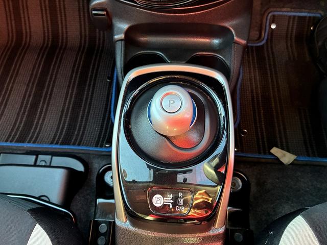 ノート ｅ－パワー　Ｘ　ＳＤナビゲーションシステム　フルセグテレビ　ＣＤ　ＤＶＤ　ＢＬＵＥＴＯＯＴＨ　バックカメラ　アラウンドビューモニター　デジタルインナーミラー　スマートキー　プッシュスタート　コーナーセンサー　電格ミラ（32枚目）