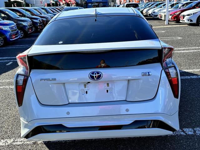 プリウス Ｓセーフティプラス　ＳＤナビゲーションシステム　フルセグテレビ　ＣＤ　ＢＬＵＥＴＯＯＴＨ　バックカメラ　スマートキー　プッシュスタート　ＥＴＣ２．０　クルーズコントロール　電動格納ドアミラー　ＬＥＤヘッドライト　アルミ（10枚目）