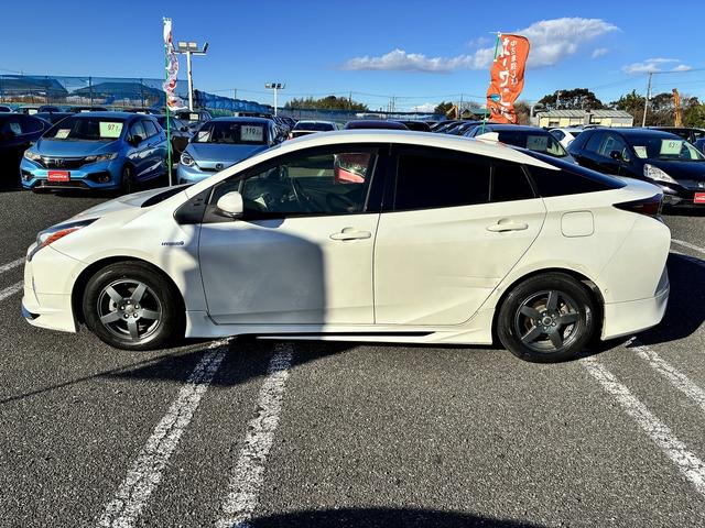 プリウス Ｓセーフティプラス　ＳＤナビゲーションシステム　フルセグテレビ　ＣＤ　ＢＬＵＥＴＯＯＴＨ　バックカメラ　スマートキー　プッシュスタート　ＥＴＣ２．０　クルーズコントロール　電動格納ドアミラー　ＬＥＤヘッドライト　アルミ（12枚目）