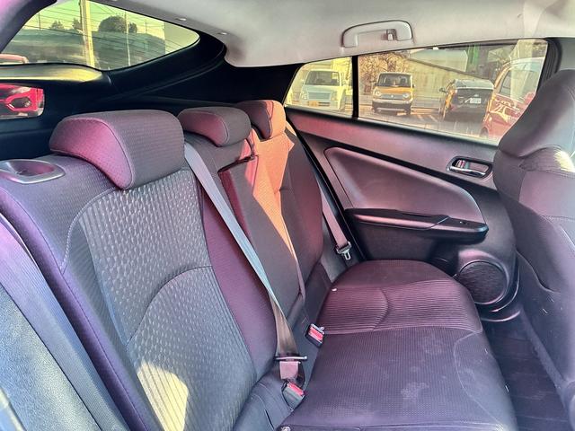 プリウス Ｓセーフティプラス　ＳＤナビゲーションシステム　フルセグテレビ　ＣＤ　ＢＬＵＥＴＯＯＴＨ　バックカメラ　スマートキー　プッシュスタート　ＥＴＣ２．０　クルーズコントロール　電動格納ドアミラー　ＬＥＤヘッドライト　アルミ（19枚目）