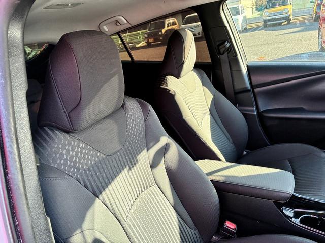 プリウス Ｓセーフティプラス　ＳＤナビゲーションシステム　フルセグテレビ　ＣＤ　ＢＬＵＥＴＯＯＴＨ　バックカメラ　スマートキー　プッシュスタート　ＥＴＣ２．０　クルーズコントロール　電動格納ドアミラー　ＬＥＤヘッドライト　アルミ（20枚目）