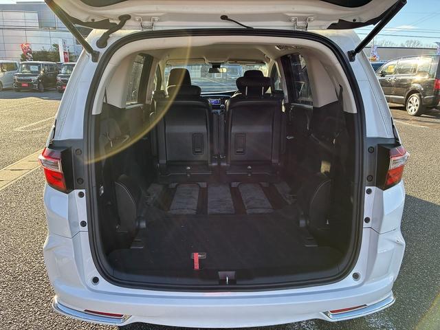 オデッセイ アブソルート・Ｘホンダセンシングアドバンスドパッケジ　ＳＤナビゲーションシステム　フルセグテレビ　ＣＤ　ＢＬＵＥＴＯＯＴＨ　バックカメラ　フロントカメラ　アイドリングストップ　スマートキー　プッシュスタート　ＥＴＣ　ＬＥＤヘッドライト　フォグランプ（18枚目）