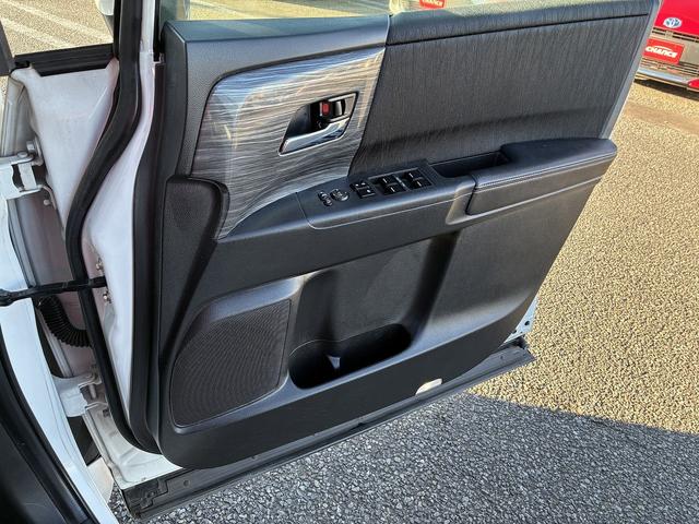 オデッセイ アブソルート・Ｘホンダセンシングアドバンスドパッケジ　ＳＤナビゲーションシステム　フルセグテレビ　ＣＤ　ＢＬＵＥＴＯＯＴＨ　バックカメラ　フロントカメラ　アイドリングストップ　スマートキー　プッシュスタート　ＥＴＣ　ＬＥＤヘッドライト　フォグランプ（44枚目）