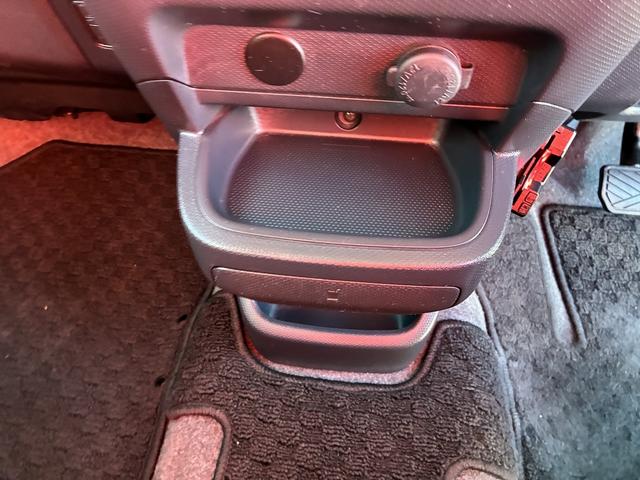 ソリオ Ｇリミテッド　ＳＤナビゲーションシステム　ワンセグテレビ　ＣＤ　スマートキー　プッシュスタート　ＥＴＣ　電動格納ドアミラー　助手席側電動スライドドア　運転席エアーバック　助手席側エアーバック　パワーステアリング（31枚目）