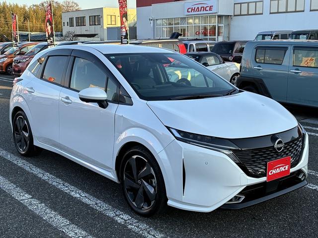 オーラ Ｇ　レザーエディション　レーンアシスト　ブラインドスポットモニター　フロアマット　純正ナビ　フルセグＴＶ　Ｂｌｕｅｔｏｏｔｈ　バック／サイド／フロントカメラ　ＥＴＣ　コーナーセンサー　クルーズコントロールアダプティブ　ＬＥＤ（7枚目）