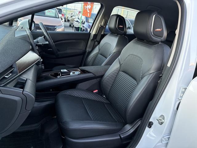 オーラ Ｇ　レザーエディション　レーンアシスト　ブラインドスポットモニター　フロアマット　純正ナビ　フルセグＴＶ　Ｂｌｕｅｔｏｏｔｈ　バック／サイド／フロントカメラ　ＥＴＣ　コーナーセンサー　クルーズコントロールアダプティブ　ＬＥＤ（14枚目）