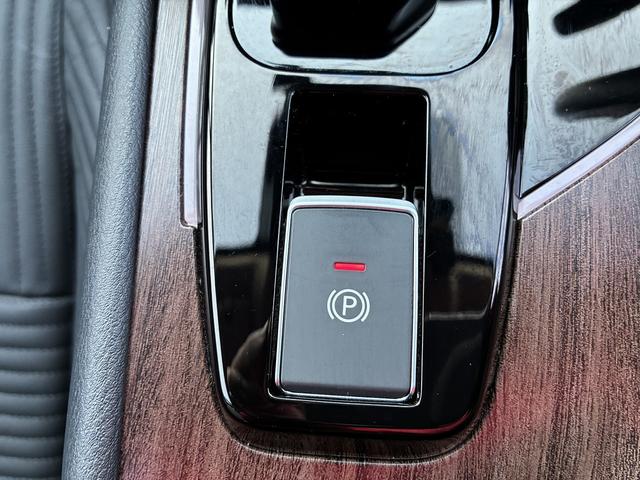 オーラ Ｇ　レザーエディション　レーンアシスト　ブラインドスポットモニター　フロアマット　純正ナビ　フルセグＴＶ　Ｂｌｕｅｔｏｏｔｈ　バック／サイド／フロントカメラ　ＥＴＣ　コーナーセンサー　クルーズコントロールアダプティブ　ＬＥＤ（34枚目）