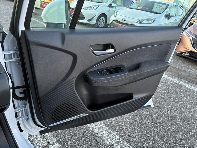 オーラ Ｇ　レザーエディション　レーンアシスト　ブラインドスポットモニター　フロアマット　純正ナビ　フルセグＴＶ　Ｂｌｕｅｔｏｏｔｈ　バック／サイド／フロントカメラ　ＥＴＣ　コーナーセンサー　クルーズコントロールアダプティブ　ＬＥＤ（42枚目）