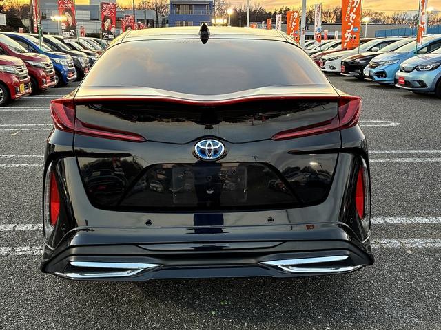 プリウスＰＨＶ Ａナビパッケージ　Ｗ／サイドエアバック　衝突軽減　レーンアシスト　ブラインドスポットモニター　フロアマット　純正ナビ　フルセグＴＶ　Ｂｌｕｅｔｏｏｔｈ　バック／サイド／フロントカメラ　ＥＴＣ２．０　オートハイビーム（10枚目）