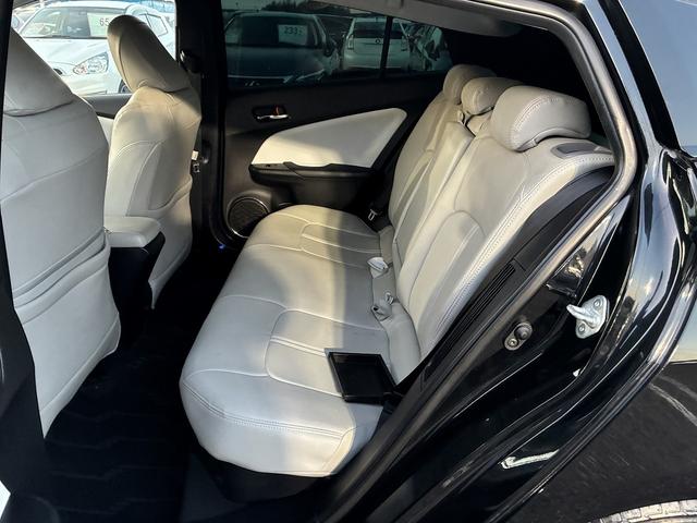 プリウスＰＨＶ Ａナビパッケージ　Ｗ／サイドエアバック　衝突軽減　レーンアシスト　ブラインドスポットモニター　フロアマット　純正ナビ　フルセグＴＶ　Ｂｌｕｅｔｏｏｔｈ　バック／サイド／フロントカメラ　ＥＴＣ２．０　オートハイビーム（15枚目）