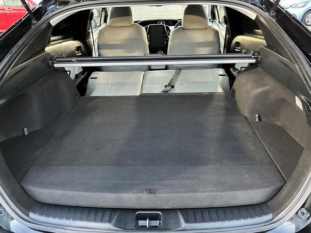 プリウスＰＨＶ Ａナビパッケージ　Ｗ／サイドエアバック　衝突軽減　レーンアシスト　ブラインドスポットモニター　フロアマット　純正ナビ　フルセグＴＶ　Ｂｌｕｅｔｏｏｔｈ　バック／サイド／フロントカメラ　ＥＴＣ２．０　オートハイビーム（18枚目）