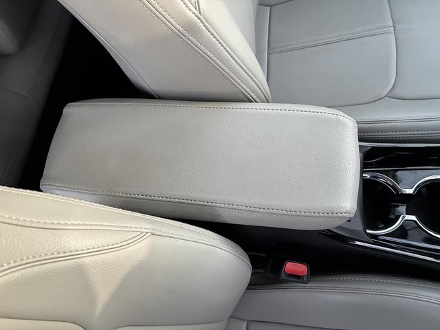 プリウスＰＨＶ Ａナビパッケージ　Ｗ／サイドエアバック　衝突軽減　レーンアシスト　ブラインドスポットモニター　フロアマット　純正ナビ　フルセグＴＶ　Ｂｌｕｅｔｏｏｔｈ　バック／サイド／フロントカメラ　ＥＴＣ２．０　オートハイビーム（23枚目）