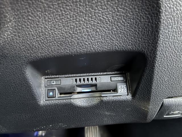 プリウスＰＨＶ Ａナビパッケージ　Ｗ／サイドエアバック　衝突軽減　レーンアシスト　ブラインドスポットモニター　フロアマット　純正ナビ　フルセグＴＶ　Ｂｌｕｅｔｏｏｔｈ　バック／サイド／フロントカメラ　ＥＴＣ２．０　オートハイビーム（41枚目）