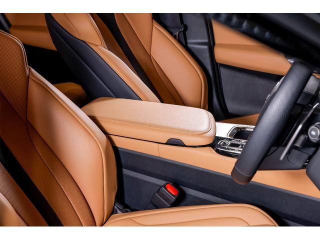 �Z���^�[�R���\�[���͖ڗ����≘����Ȃ��A����n���ǍD�B���[�X�y�[�X���g���₷���A�����S�̂̔������Ƌ@�\����ۂ��Ă��܂��B