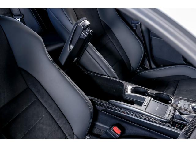 �Z���^�[�R���\�[���͖ڗ����≘����Ȃ��A����n���ǍD�B���[�X�y�[�X���g���₷���A�����S�̂̔������Ƌ@�\����ۂ��Ă��܂��B