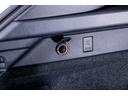 トランク内のシガーソケットは使用感少なく、通電・作動良好。荷物の電源確保もスムーズで、便利な状態を保っています。